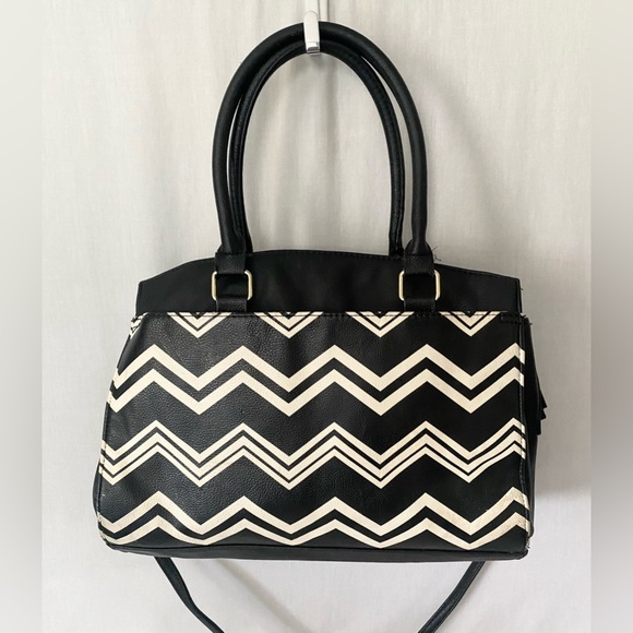 2pc Betsey Johnson shoulder bag & XL wristlet VGUC - Picture 3 of 8